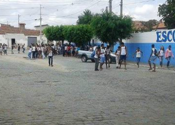 Estudante de 14 anos fere outro de 16 a golpes de faca em escola de Retirolândia