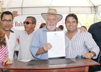 Governador assina ordem de serviço para sistema de abastecimento de Araci e Tucano