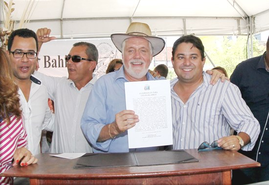 Governador assina ordem de serviço para sistema de abastecimento de Araci e Tucano