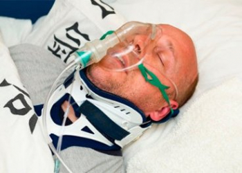 Britânico finge coma por dois anos para fugir de dívida, mas é desmascarado em supermercado