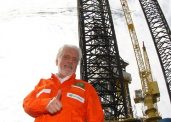 Wagner é preferido do PT para assumir Petrobras, diz jornal