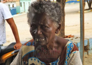Mulher mora em cemitério por quase 40 anos no sudoeste baiano