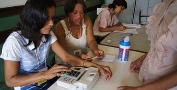 Os eleitores que foram convocados pela Justiça Eleitoral para trabalhar como mesário nas Eleições 2014 devem comparecer para ambos os turnos. 