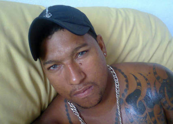 Homem mata companheira com 12 facadas na frente de filho