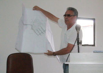 Ex-prefeito Bequinho leva documentos para Câmara para rebater acusações contra sua gestão