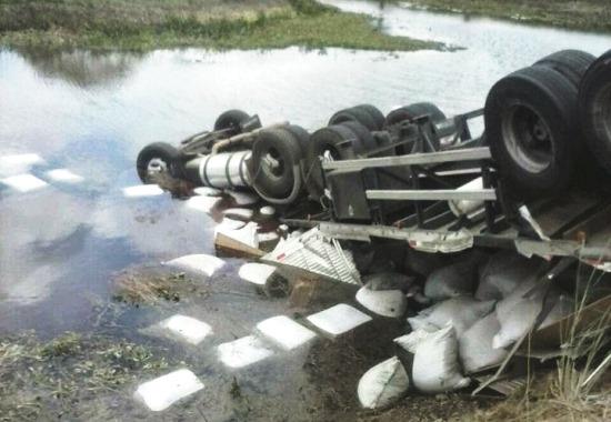 Acidente na BR-407 envolvendo três veículos deixa quatro mortos; pai e dois filhos entre as vítimas