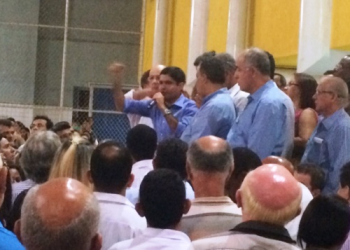 José Ronaldo conclama Feira a votar em Aécio