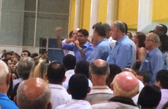 José Ronaldo conclama Feira a votar em Aécio