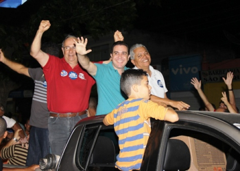 Tom Araújo realiza carreata em Conceição do Coité