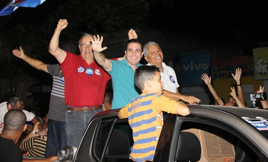 Tom Araújo realiza carreata em Conceição do Coité
