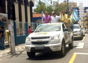 Oposição faz campanha por Aécio até a véspera da eleição