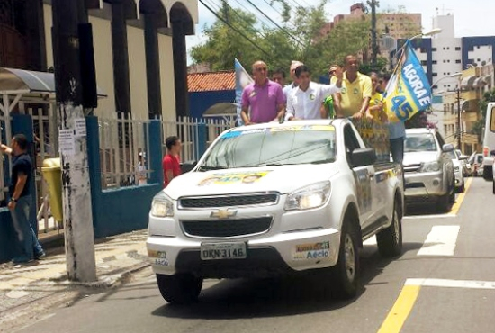 Oposição faz campanha por Aécio até a véspera da eleição