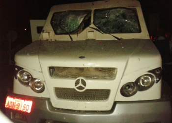 Bandidos interceptam carro forte, ferem segurança e levam malotes próximo a Feira da Santana