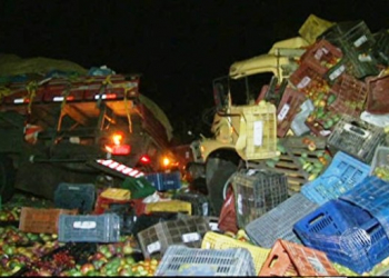 Acidente envolvendo cinco caminhões deixa dois mortos na BR 407