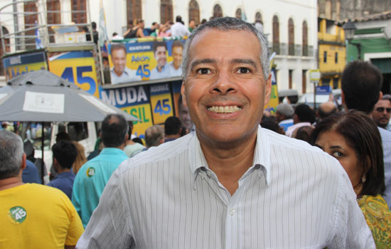 Ex-prefeito de Sátiro Dias, não conseguiu se eleger deputado estadual, disse que continua na luta para eleger Aécio Neves