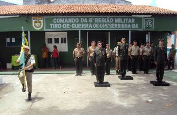 Bandidos roubam 20 fuzis do Tiro de Guerra do município de Serrinha
