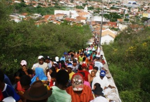 De acordo com a Secretaria de Turismo da Bahia (Setur), o evento ocorre até o sábado (1º) e deve atrair 200 mil pessoas.