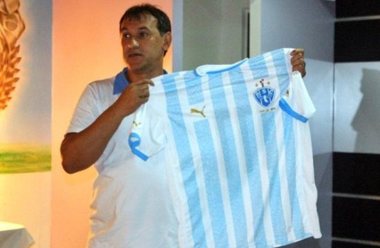 Elenco do Paysandu dedica acesso à Série B ao presidente Vandick Lima