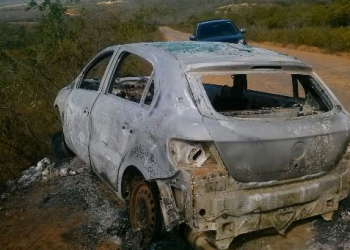Gol com placa de Coité é encontrado queimado na região da Chapada Diamantina