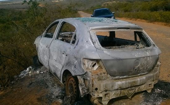 Gol com placa de Coité é encontrado queimado na região da Chapada Diamantina