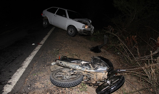 Coité – Motociclista fica em estado gravíssimo ao colidir com Gol na BA 120