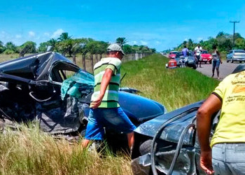Colisão envolvendo Uno e Corsa mata enfermeira em Valença; cinco pessoas ficaram feridas