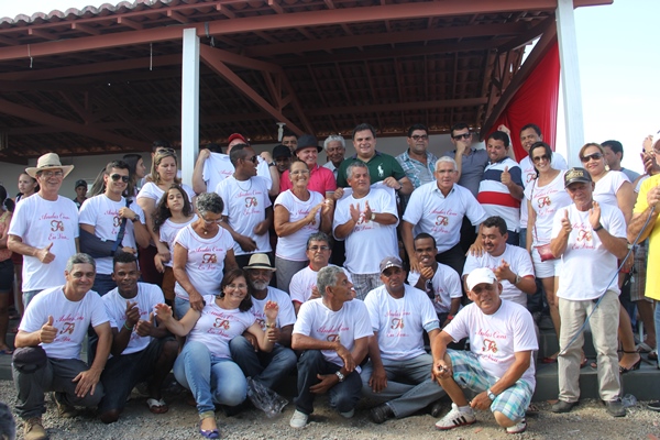 Turma vestiu a camisa com "andar com fé eu vou".