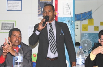 Beto lamentou mais uma vez a ausência do prefeito e secretários