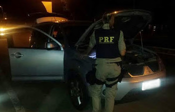 Carro roubado em SP é recuperado pela PRF de Feira de Santana