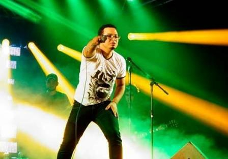 Vocalista da banda Abrigo Central sofre acidente de moto