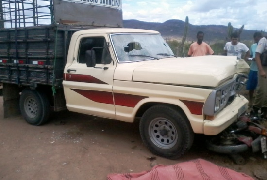 Colisão entre moto e F1000 deixa um adolescente morto e uma criança gravemente ferida na divisa Riachão do Jacuípe/Ichu
