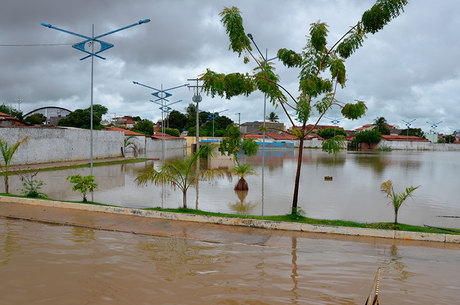 Chuva deixa cerca de 600 famílias desabrigadas em Bom Jesus da Lapa