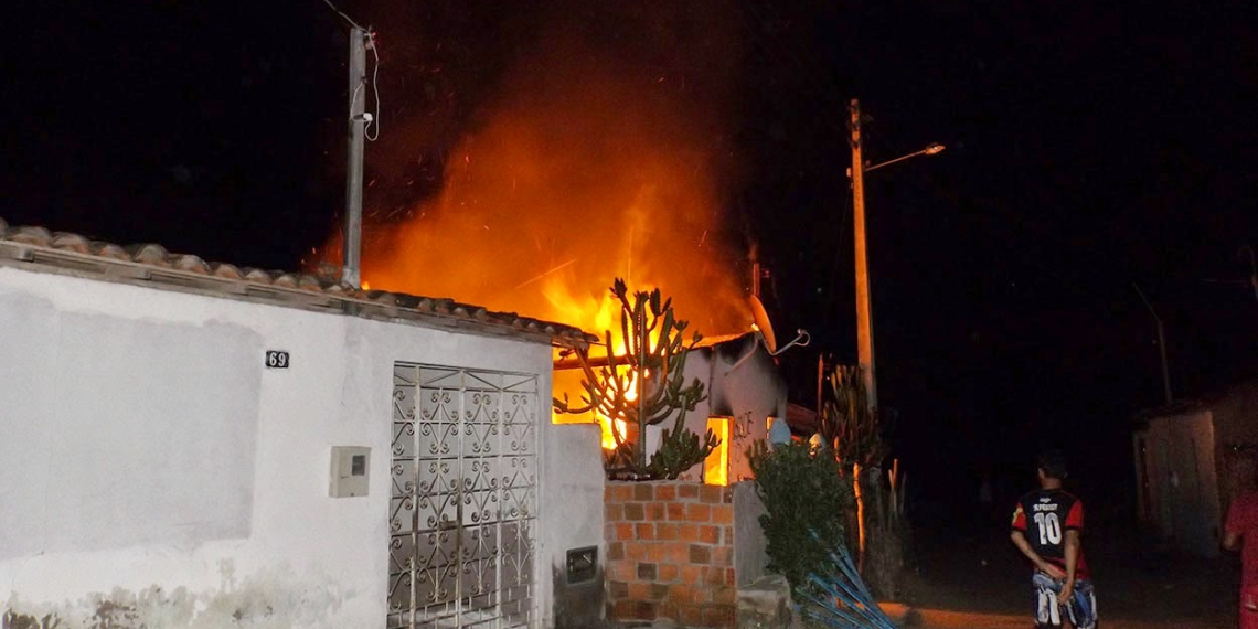 Filha incendeia casa após brigar com a mãe