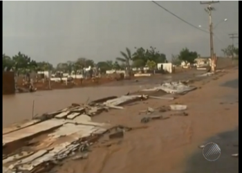 Barreiras – Fortes chuvas alagaram cemitério nesta segunda (10)