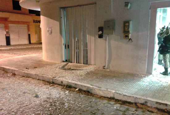 São Domingos – Banco do Brasil é destruído por explosivos na madrugada de domingo (9)