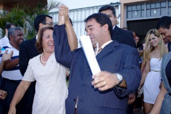 Dr Tadeu comemora a diplomação ao lado de Tânia Matos