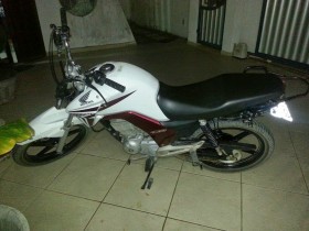 A moto Honda CG 150 foi roubado no dia 3 deste mês.