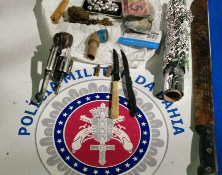 Homem é preso com arma, pedras de crack e maconha