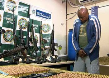 Preso sargento da Marinha que guardava armas para traficantes dentro de casa no Rio