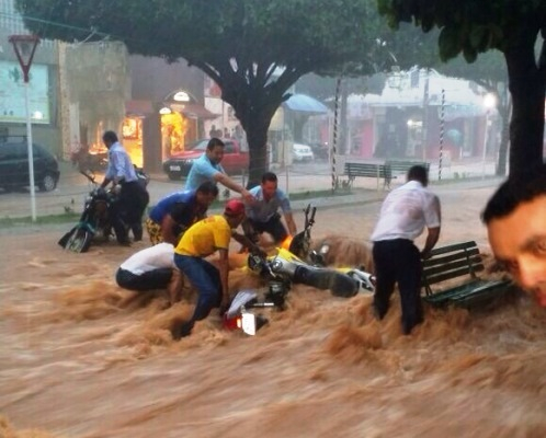 Euclides da Cunha é atingida por forte temporal que a muito tempo não acontecia