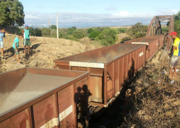 Queimadas – Trem atropela vaca e sai dos trilhos