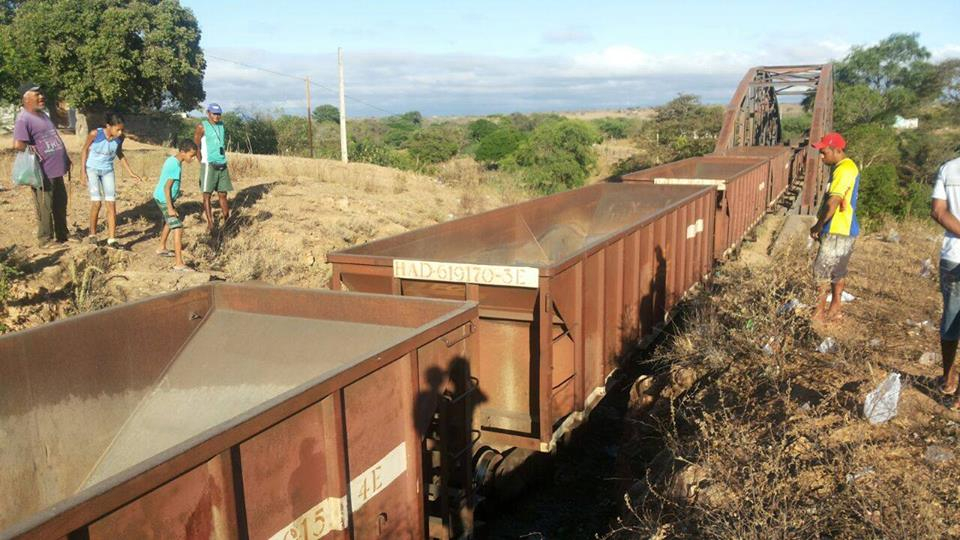 Queimadas – Trem atropela vaca e sai dos trilhos