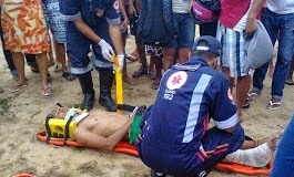 Jovem sofre fratura em acidente de moto