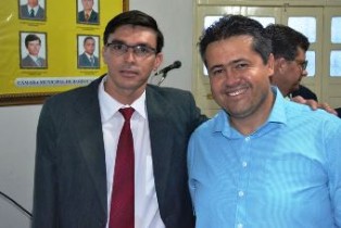 Adelson da Saúde ao lado daquele que ajudou na melhoria da saúde de Coité.