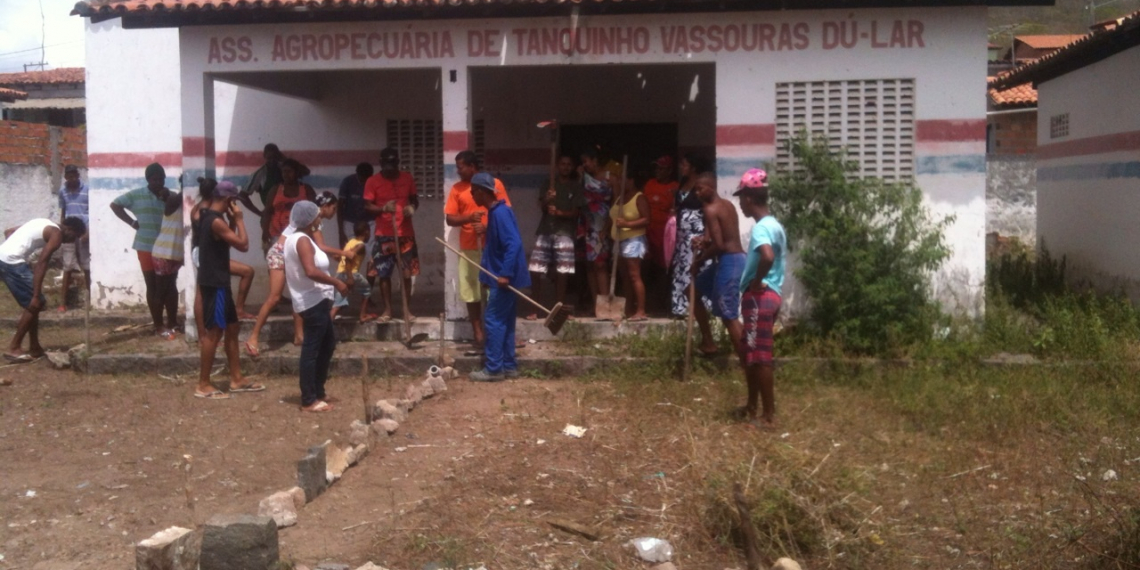 Populares invadem fábrica de vassouras comunitária abandonada em Tanquinho