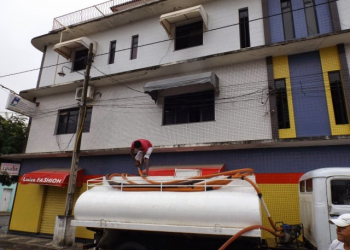 Prédio da CDL incendeia, mas o fogo é controlado por populares