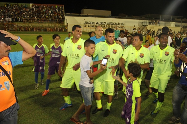 Juazeiro – Torcida lota estádio em Jogo Solidário e encerra partida antes do tempo