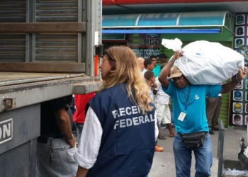 Operação no ‘Feiraguay’ apreende 4 mil pares de tênis