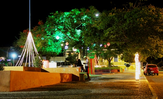 Luzes de Natal levam alegria as cidades do território do Sisal e Jacuípe; confira