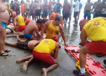 Queda de raio deixa quatro banhistas mortos no litoral de SP